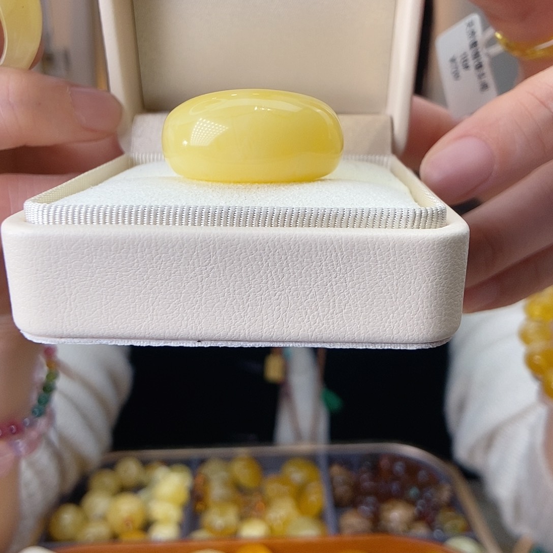 蜜蜡戒圈未镶嵌馒头