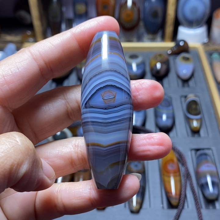 用***6玛瑙/玉髓未镶嵌珠宝半成品