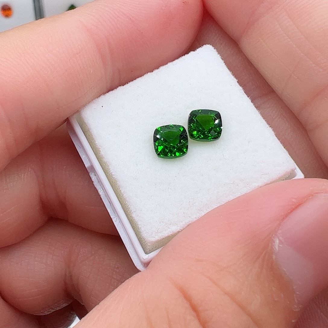 透辉石2颗裸石方5未镶嵌