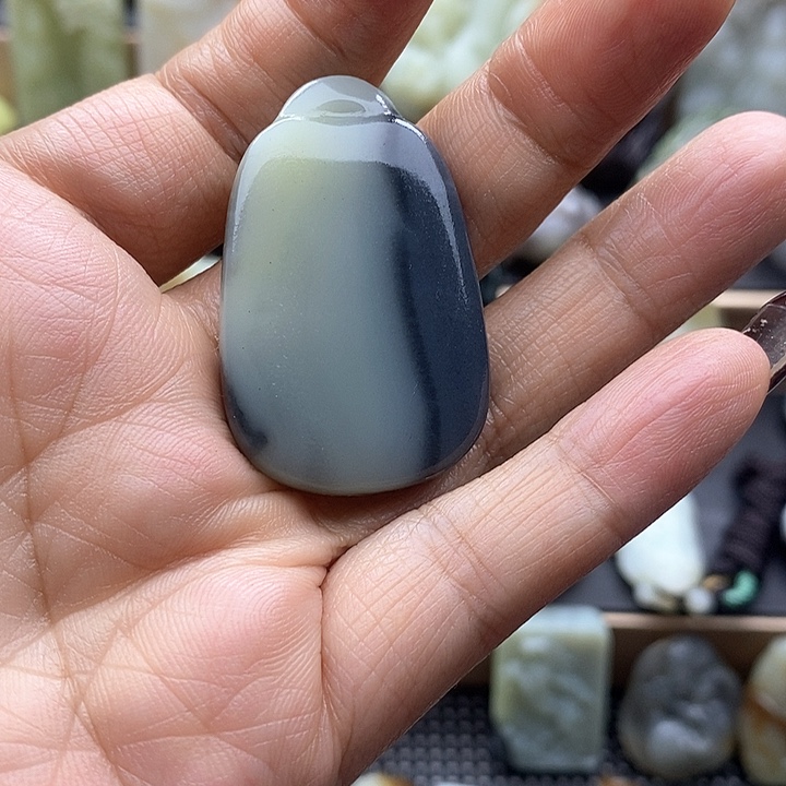 颈饰未镶嵌和田玉（糖玉）房**哥