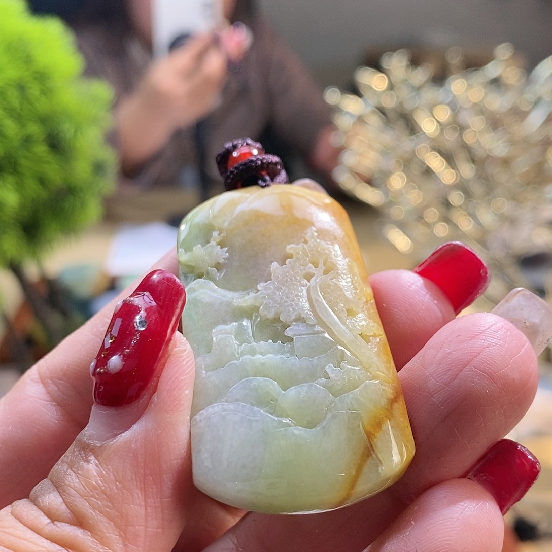 【闪购商品】翡翠颈饰未镶嵌山水