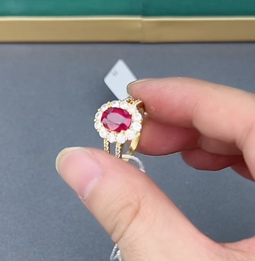 18k缅红戒指经典款  LC655