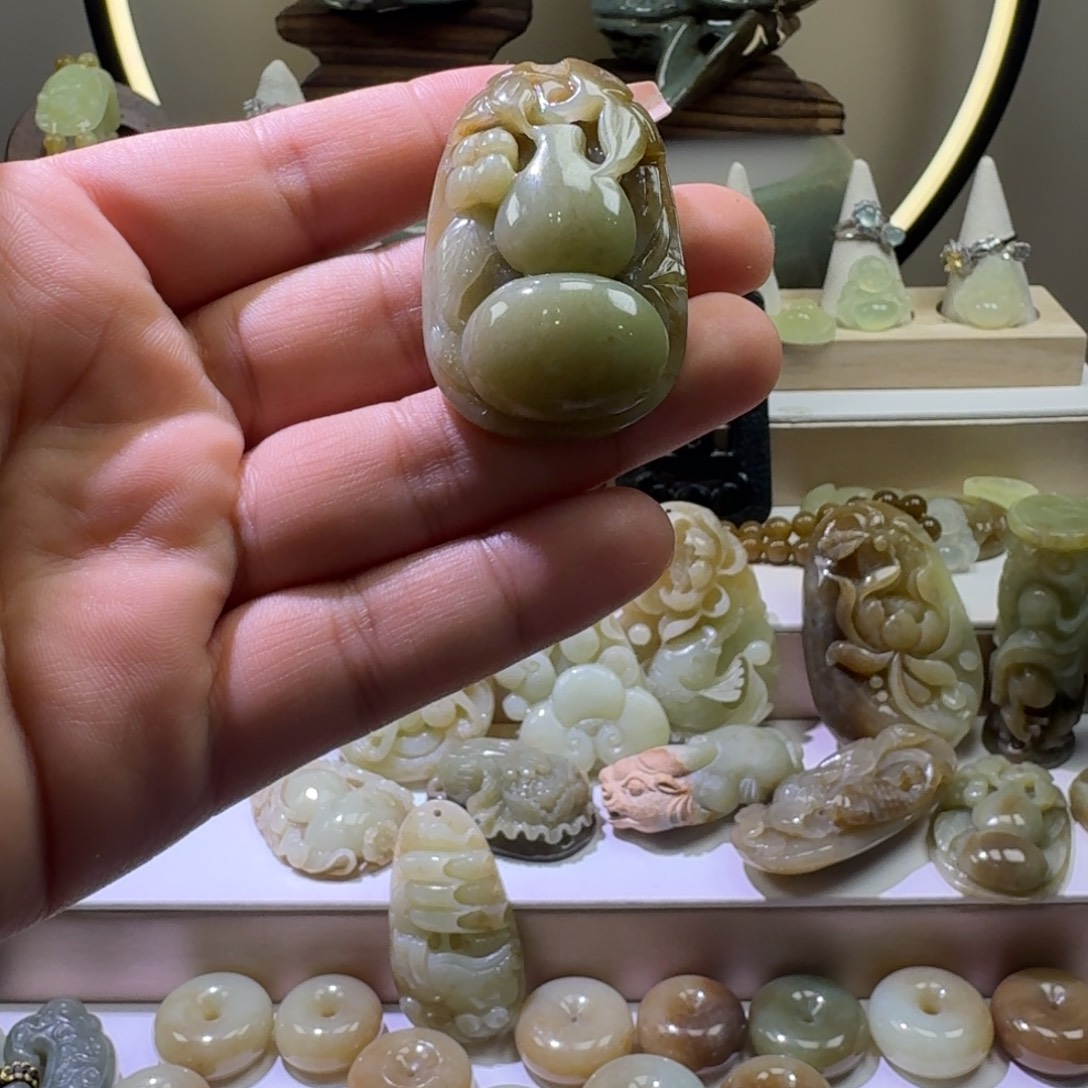 和田玉未镶嵌颈饰