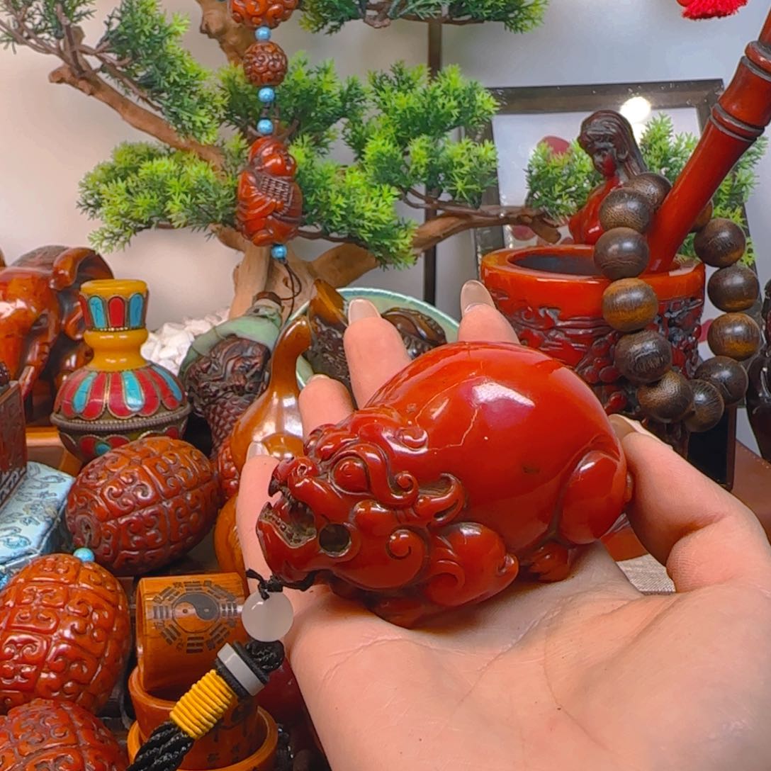 琥珀裸石未镶嵌貔貅