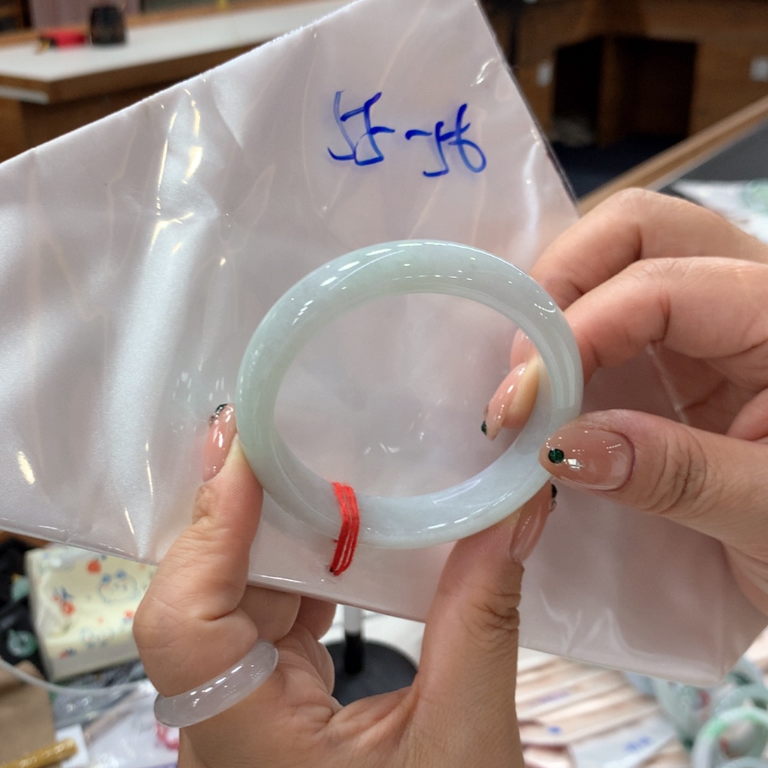 未镶嵌手镯翡翠48小时鉴赏
