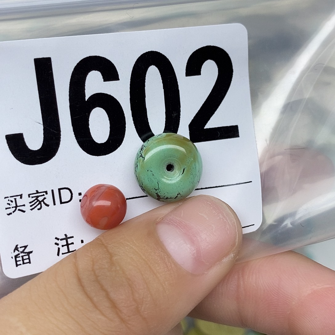 南红玛瑙配饰未镶嵌怒**衣