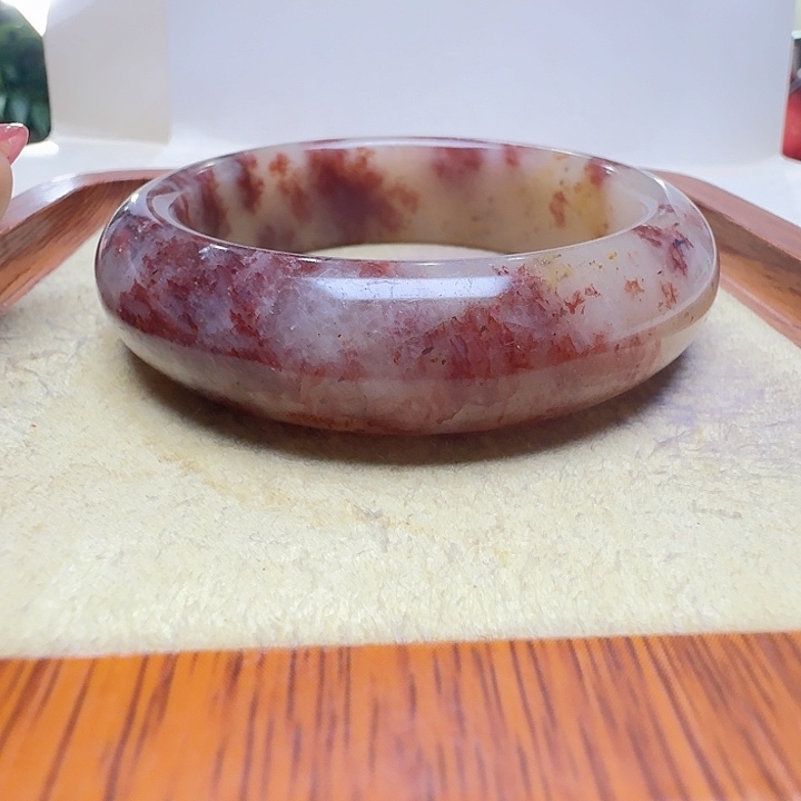 天***行石英质玉未镶嵌手镯