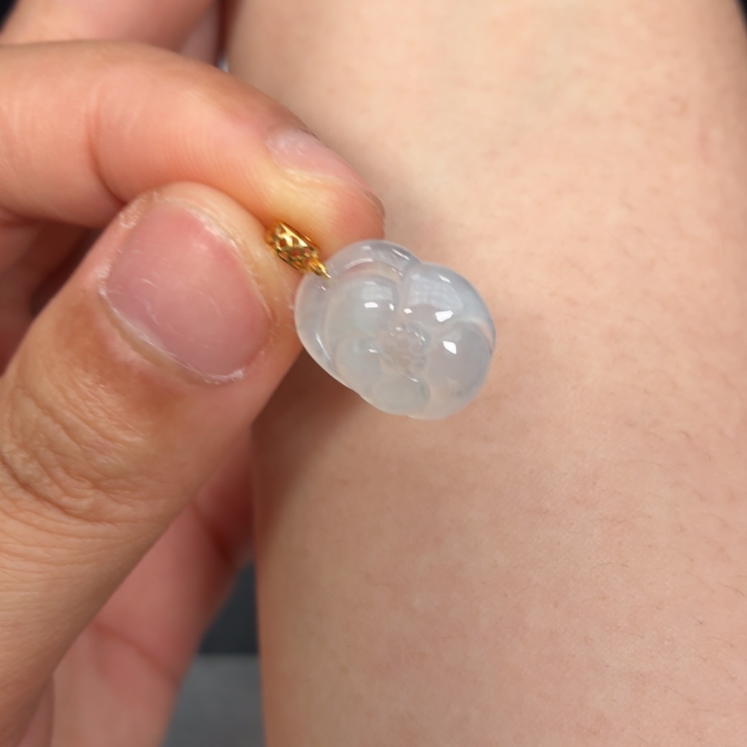 翡翠18K金镶嵌颈饰莲花