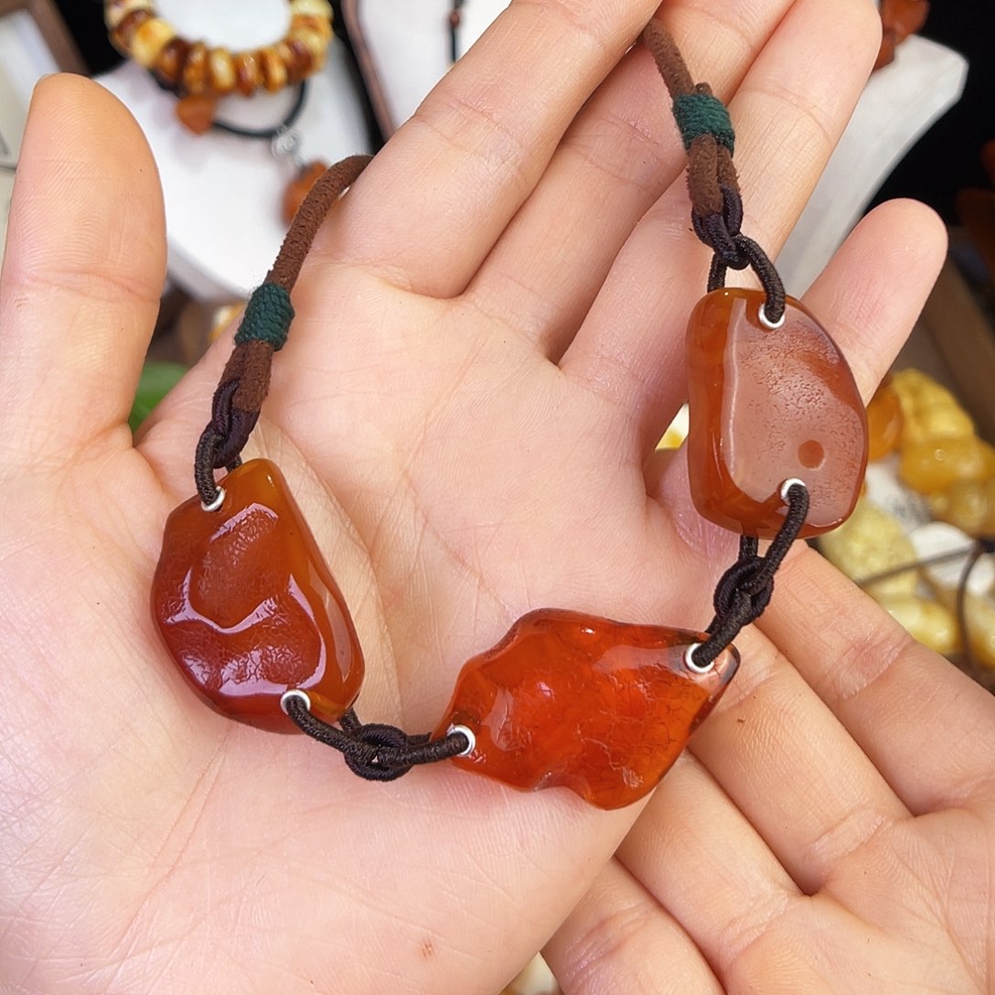 琥珀珠宝奇石未镶嵌，