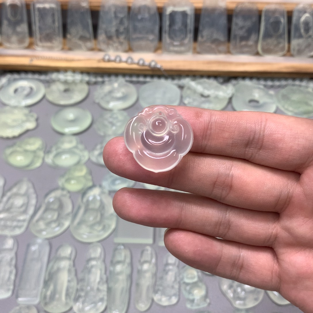 蛇纹石玉颈饰未镶嵌