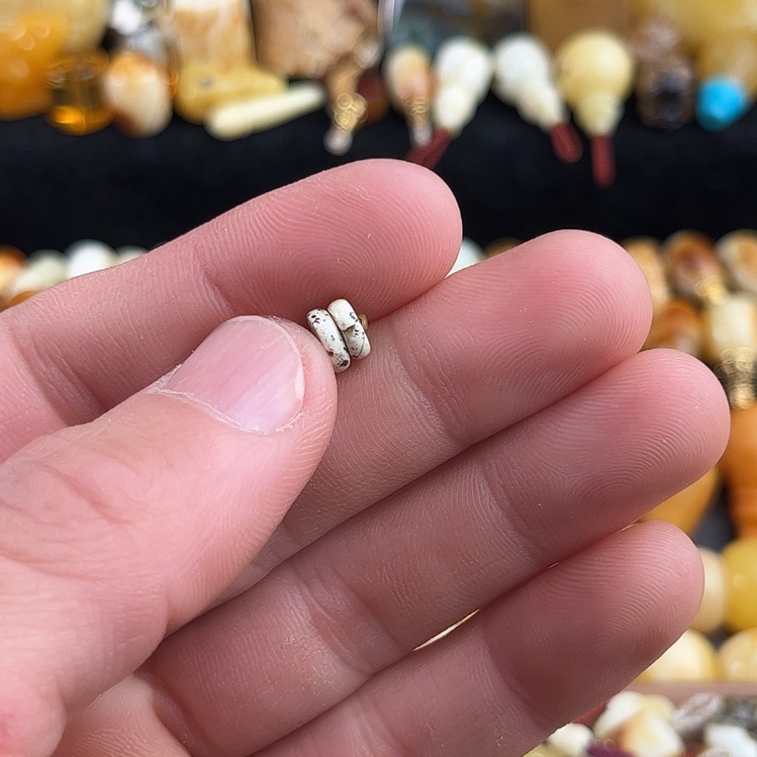 蜜蜡未镶嵌珠宝奇石