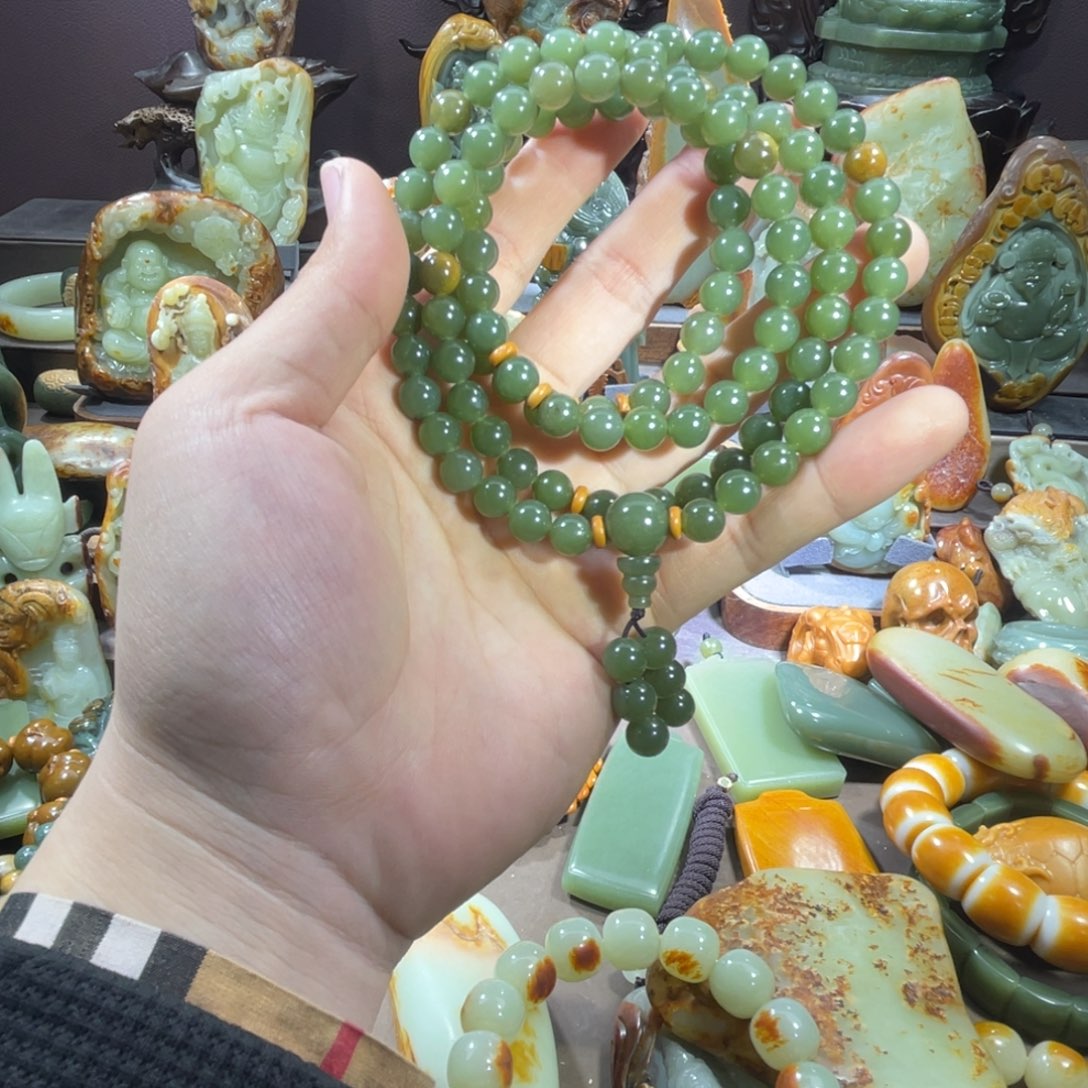 透闪石质玉未镶嵌珠宝奇石