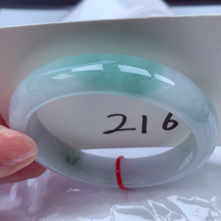 翡翠手镯未镶嵌翡翠