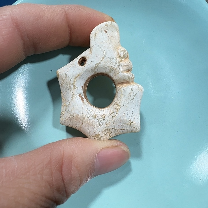 黄***龙透闪石质玉未镶嵌挂件