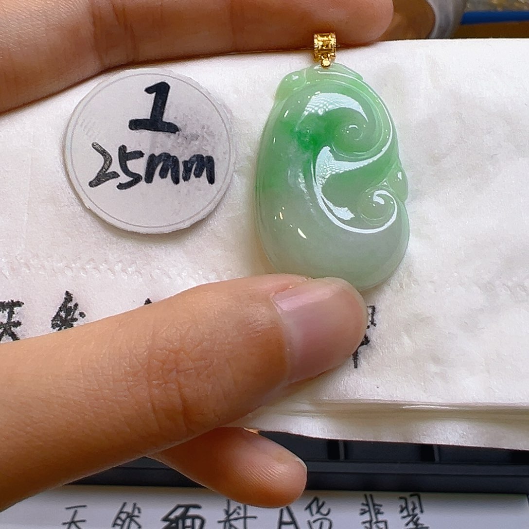 翡翠颈饰18K金镶嵌翡翠