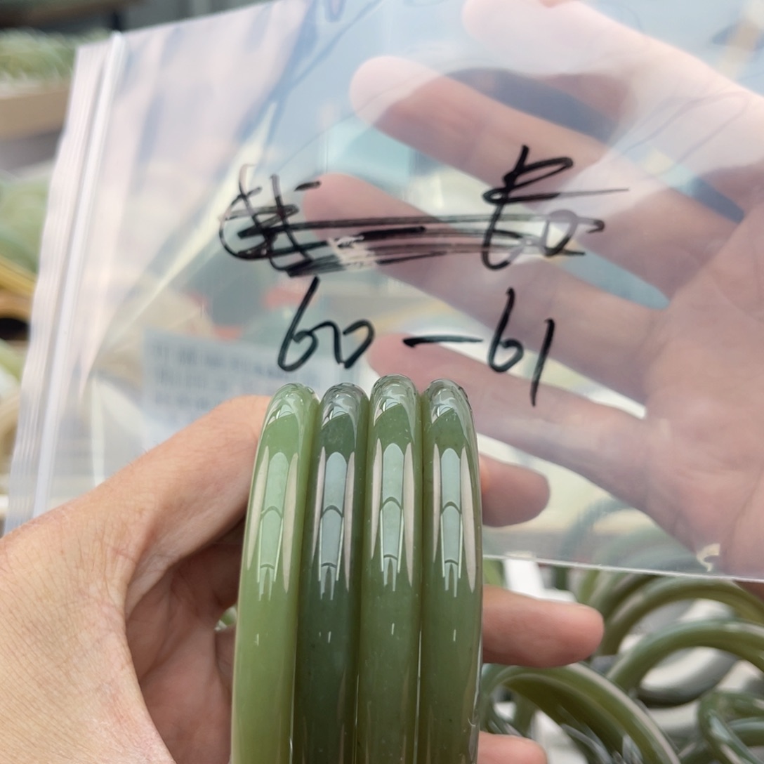 和田玉手镯未镶嵌多样性发货，拍一发一