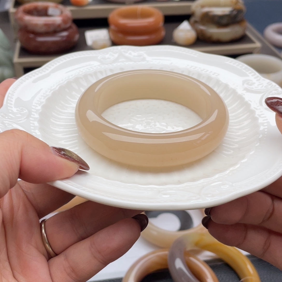 石英质玉未镶嵌手镯