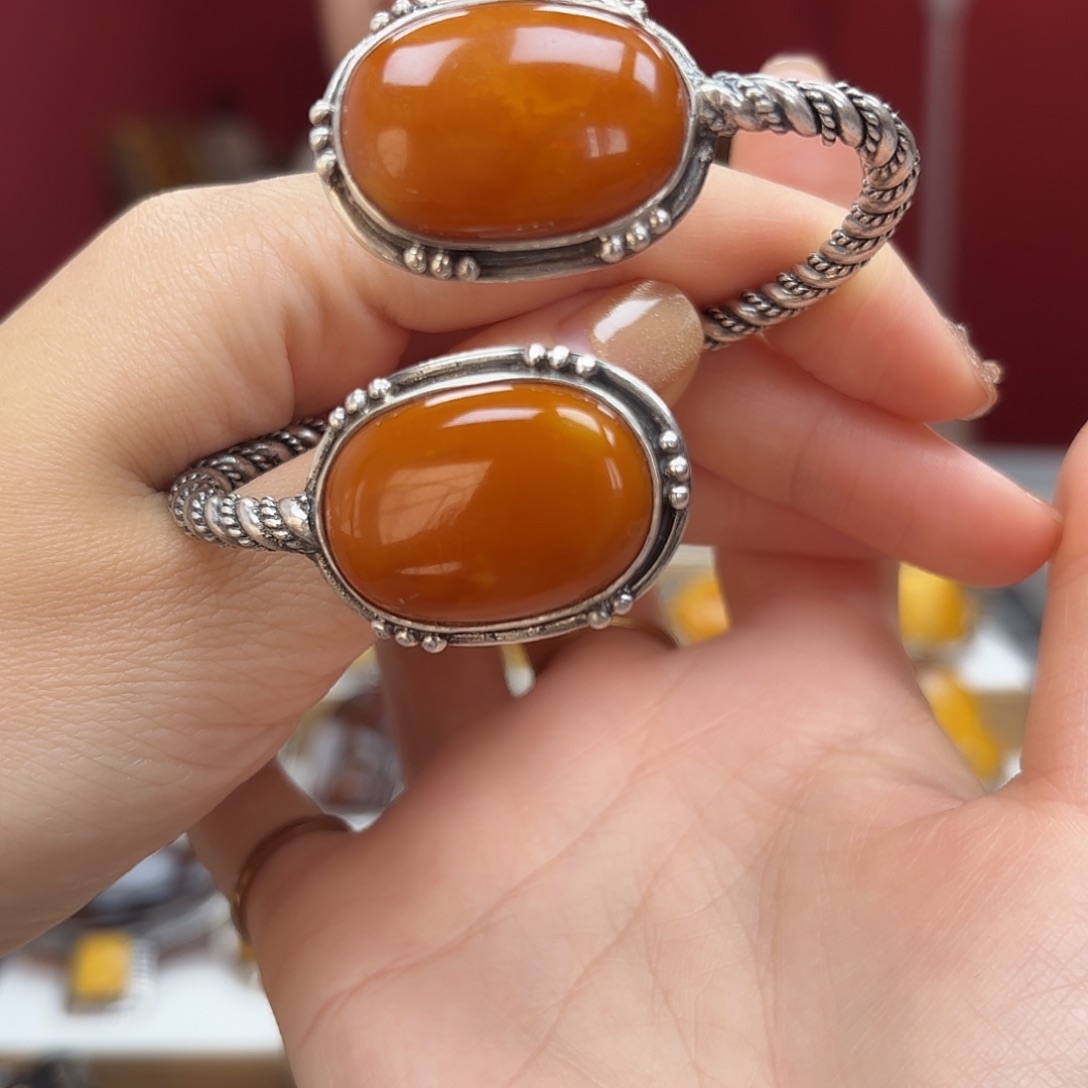 琥珀裸石未镶嵌16手镯