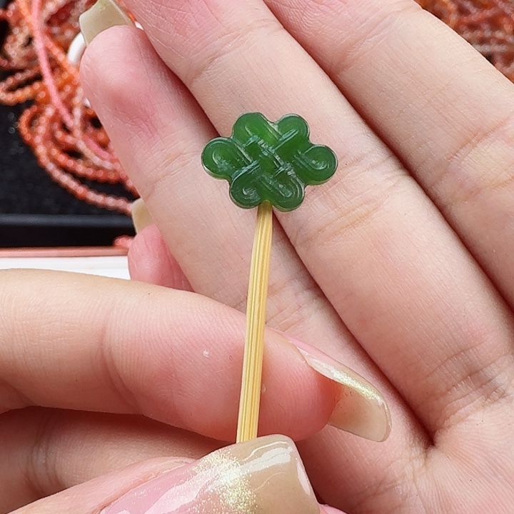 和田玉（碧玉）中国结一个未镶嵌