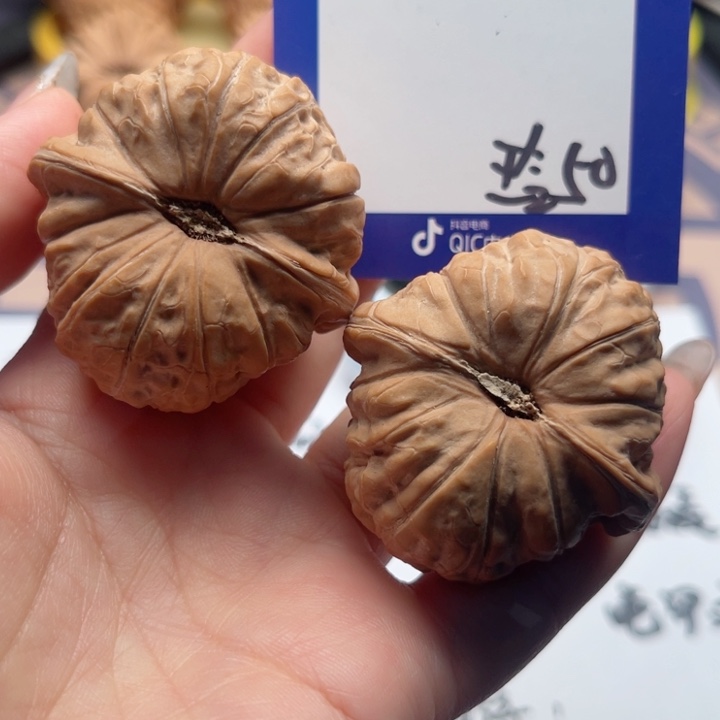 吊坠文玩核桃小*哥文玩核桃啊件50