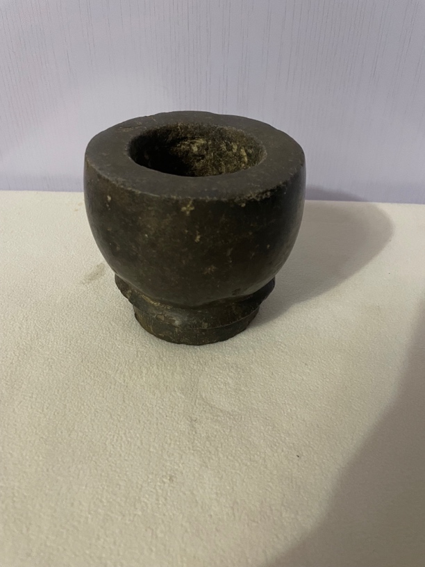 小石臼：有小磕碰，有使用痕迹，拍前沟通看更细图！