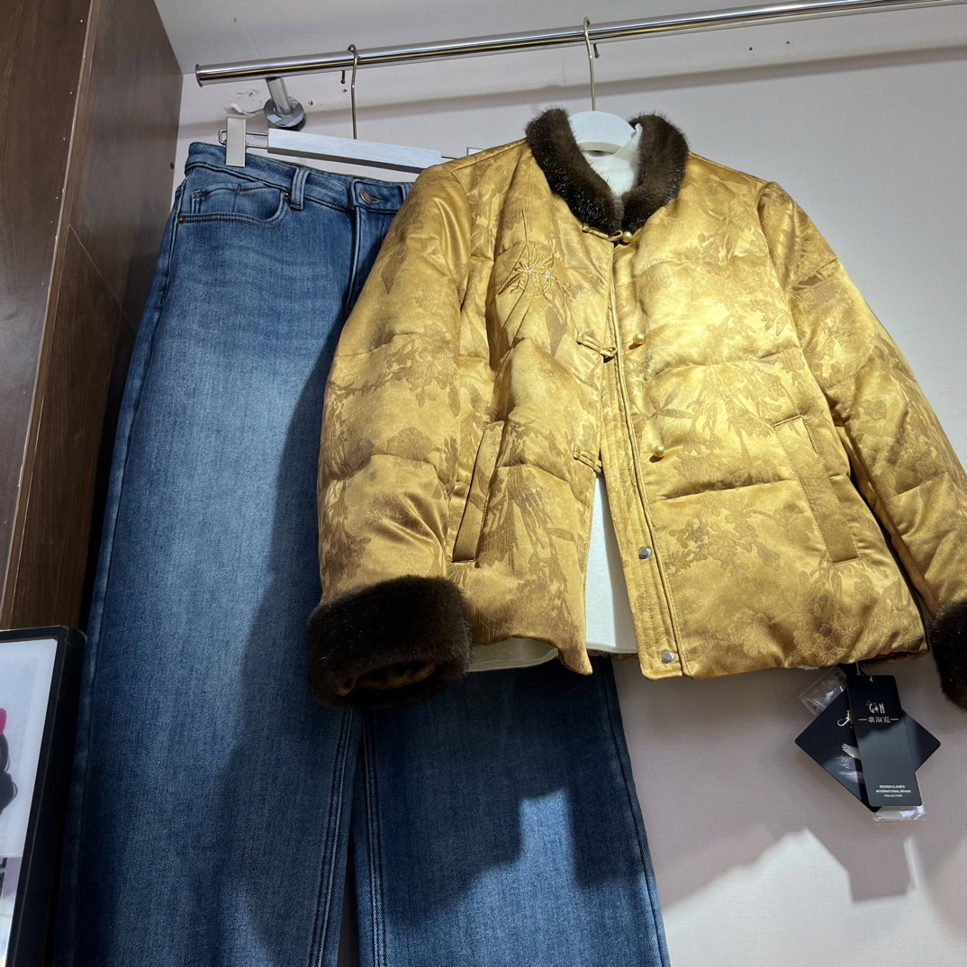 冬款盘扣中式鹅绒服，时尚显瘦