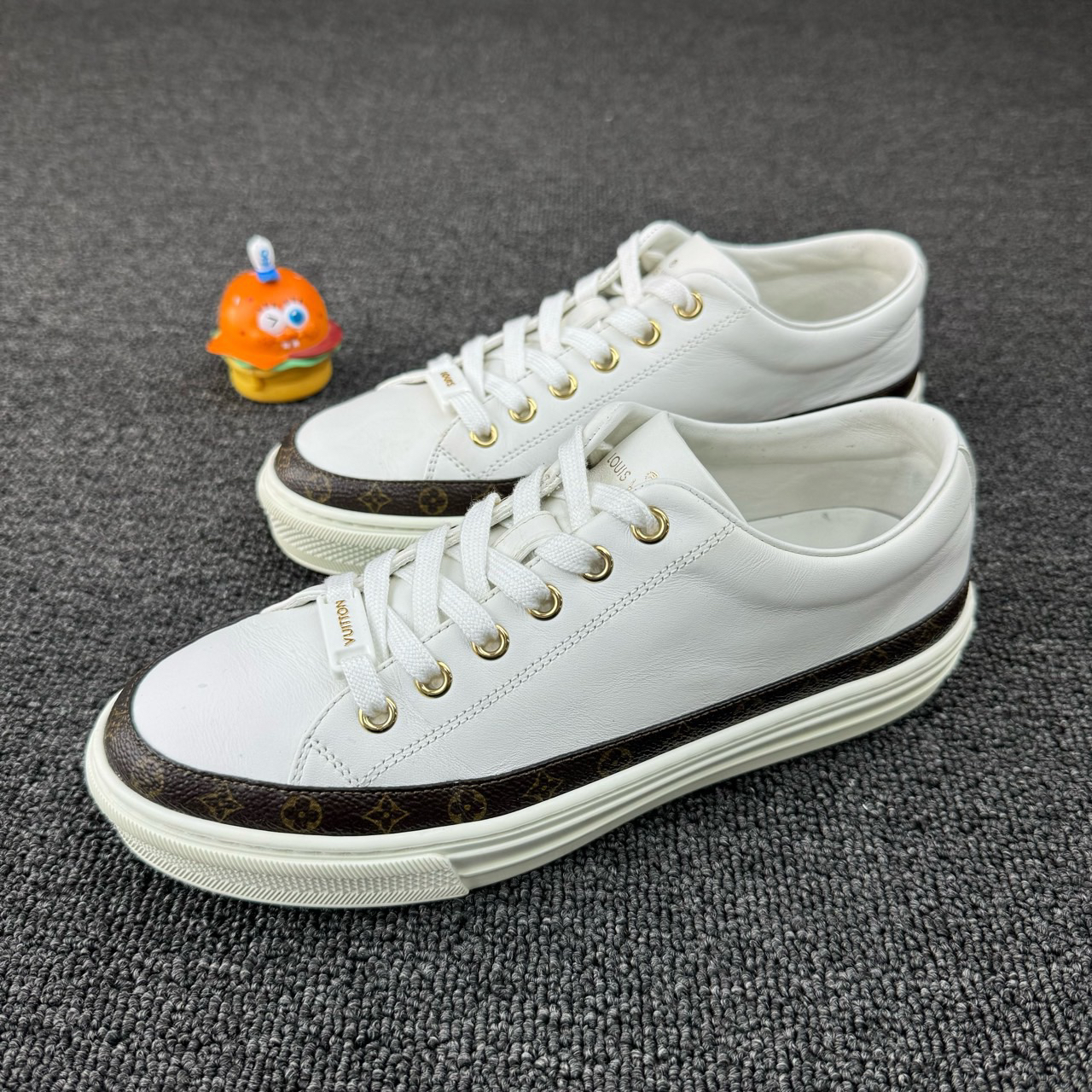 95新 LouisVuitton/路易威登 白棕小白鞋 尺码：37 HB717