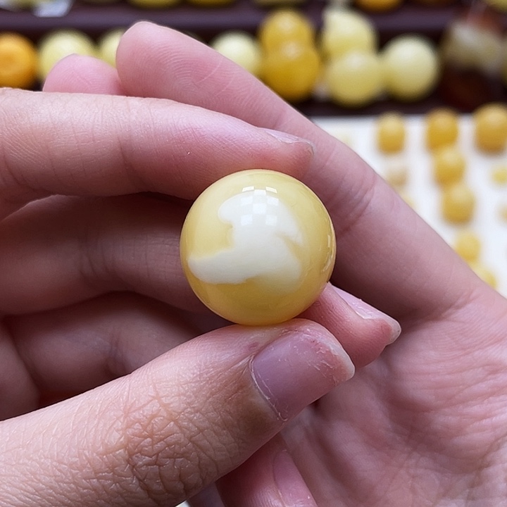 琥珀未镶嵌裸石19.1mm瑕