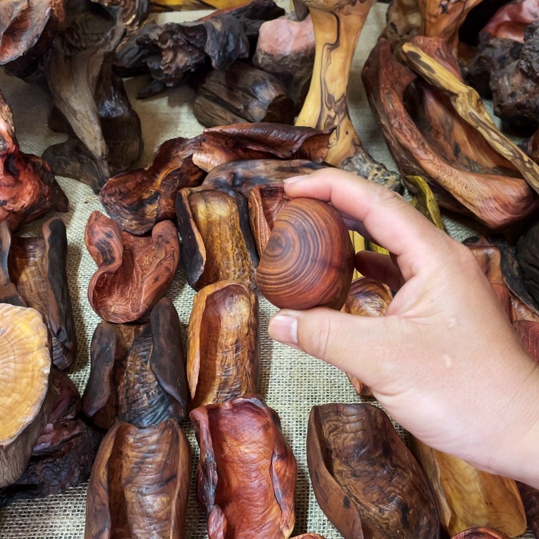 秋***意柚木154。          