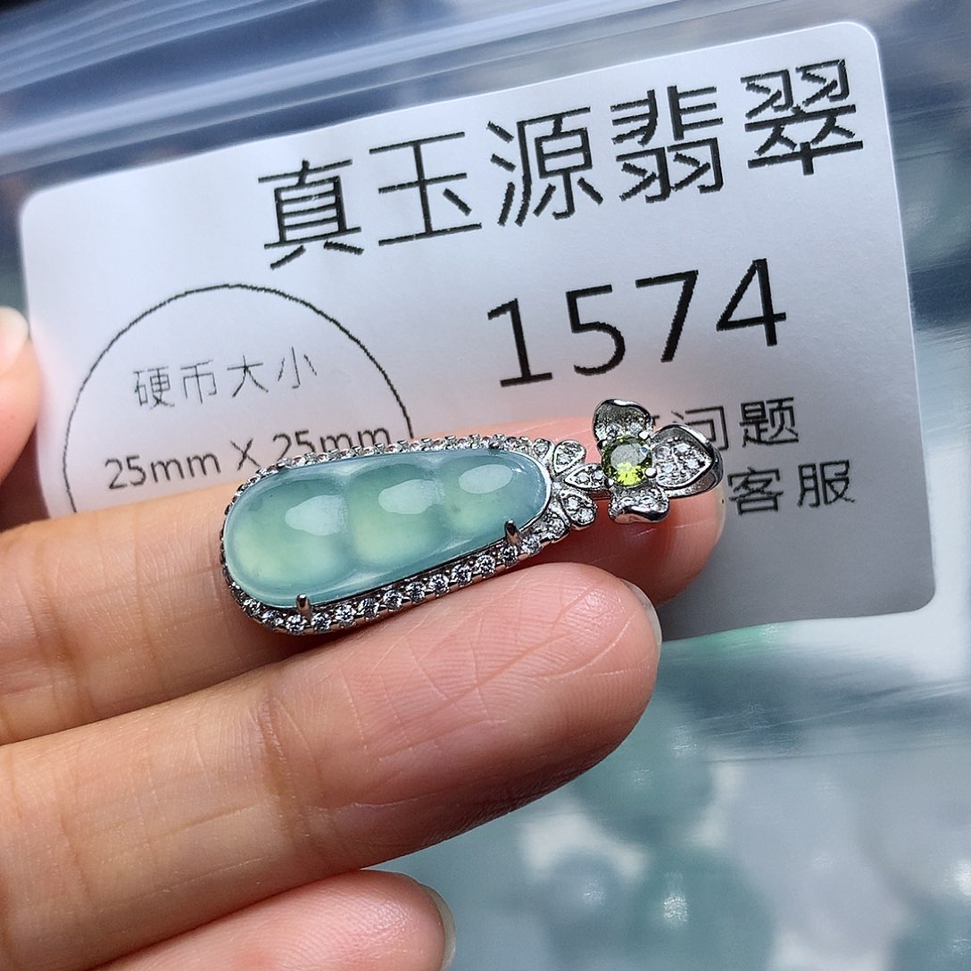 翡翠未镶嵌颈饰1574