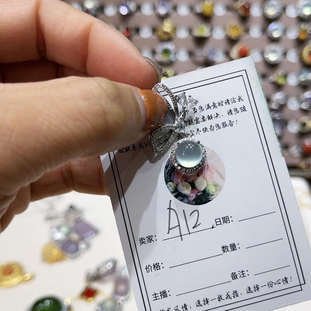 蛇纹石玉颈饰银S925镶嵌吊坠