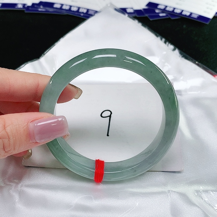 翡翠手镯未镶嵌翡翠手镯未镶嵌