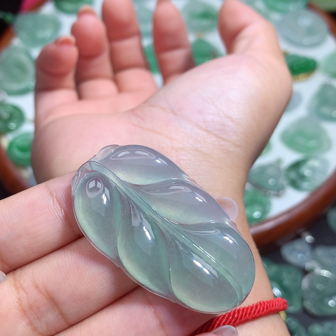 翡翠未镶嵌颈饰叶子