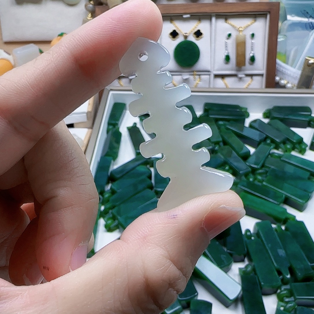 和田玉未镶嵌吊坠(不含链)