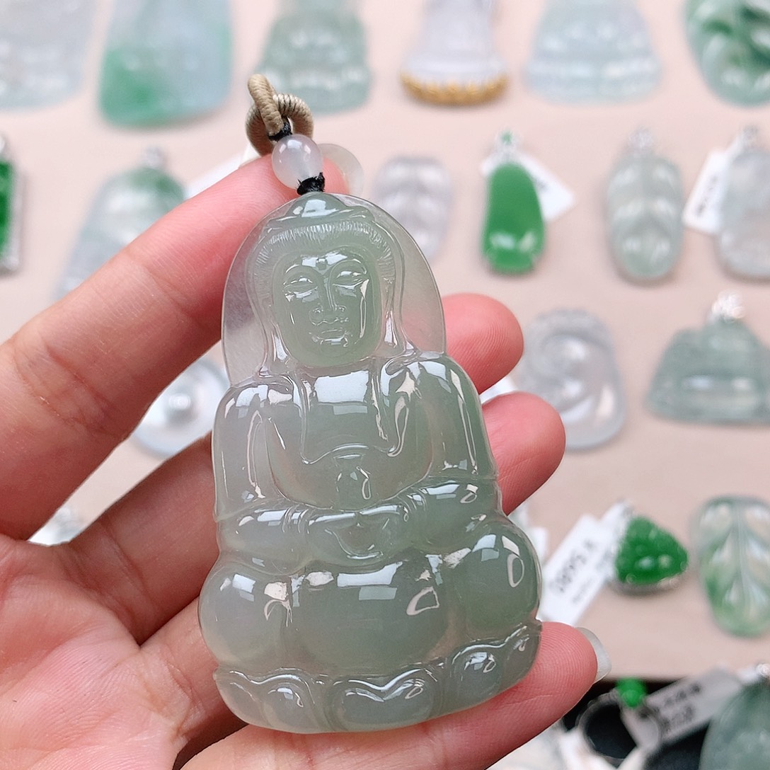 翡翠颈饰未镶嵌观音