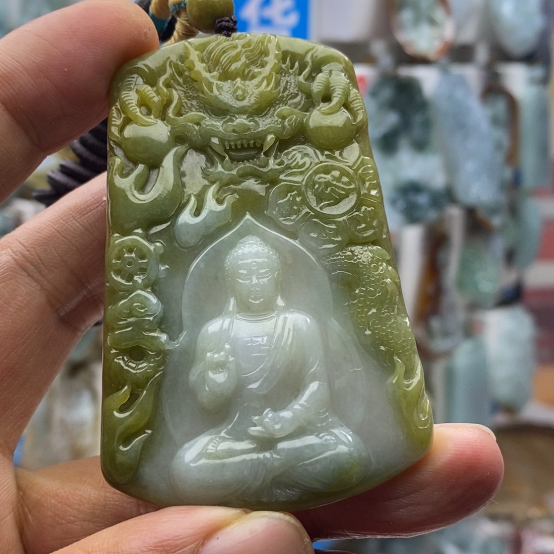 翡翠颈饰未镶嵌佛