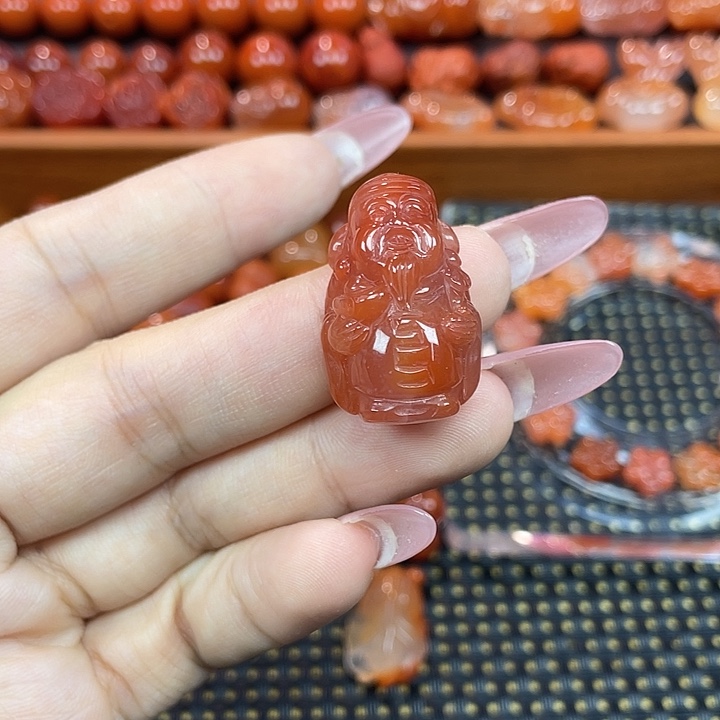 南红玛瑙未镶嵌颈饰财神爷