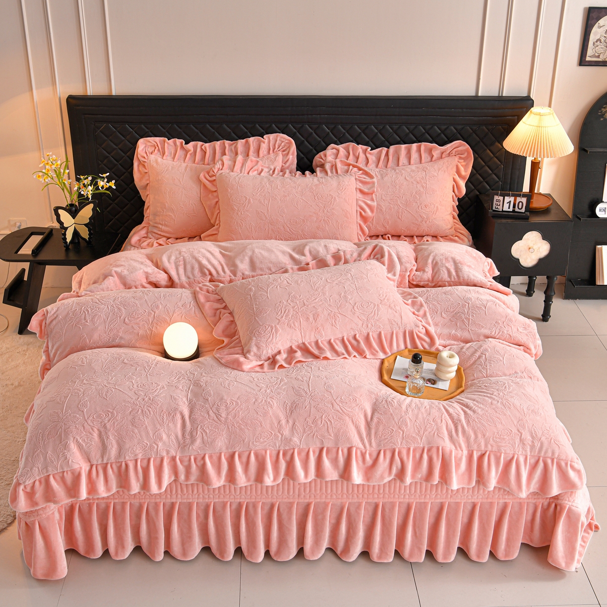 【繁花】2025新款韩版纯色牛奶绒花边款雕花绒床盖款四件套