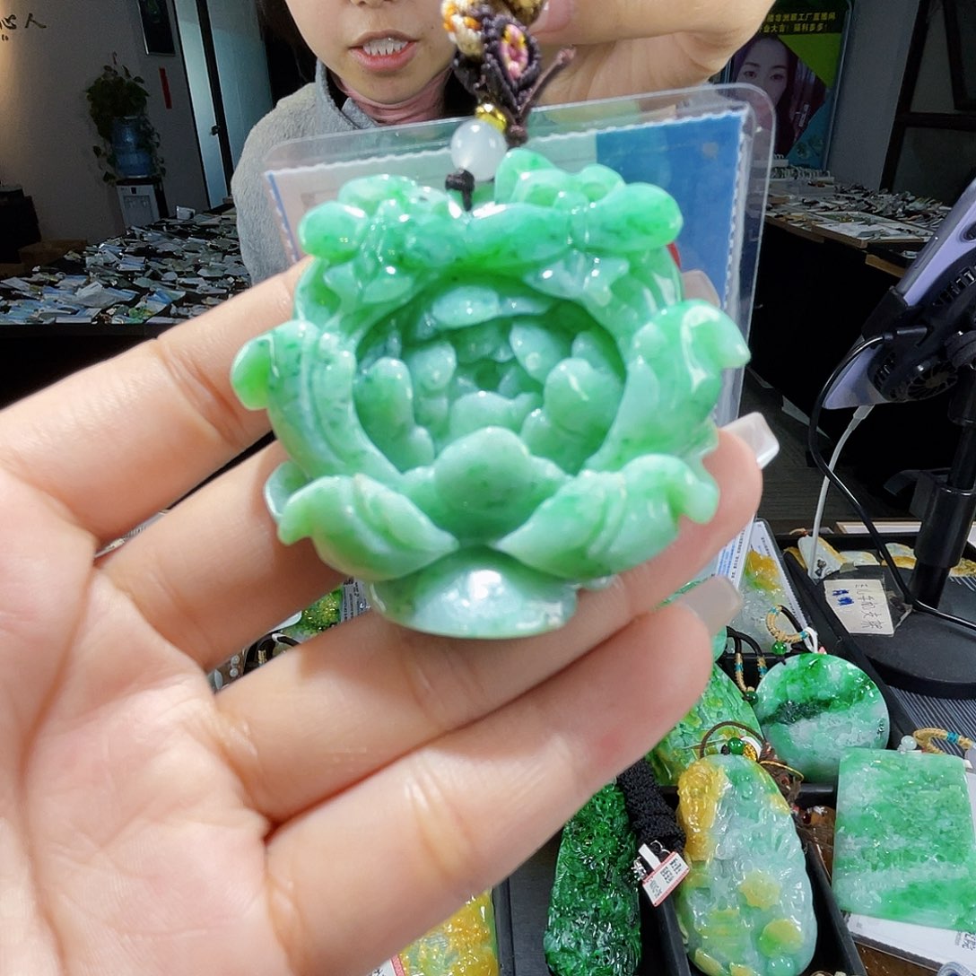 颈饰未镶嵌翡翠一