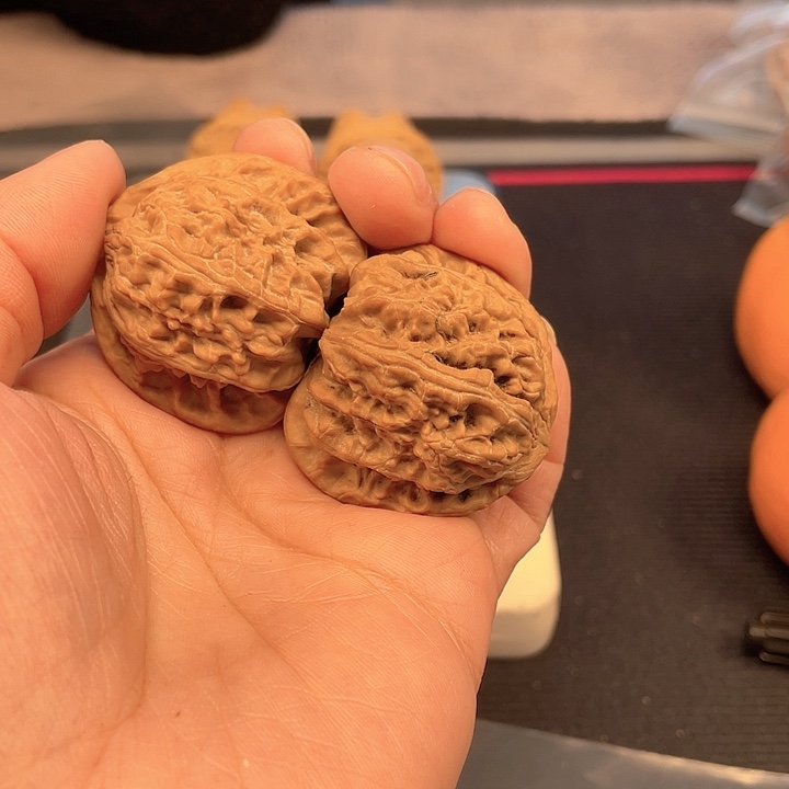 B***师文玩核桃吊坠三角白