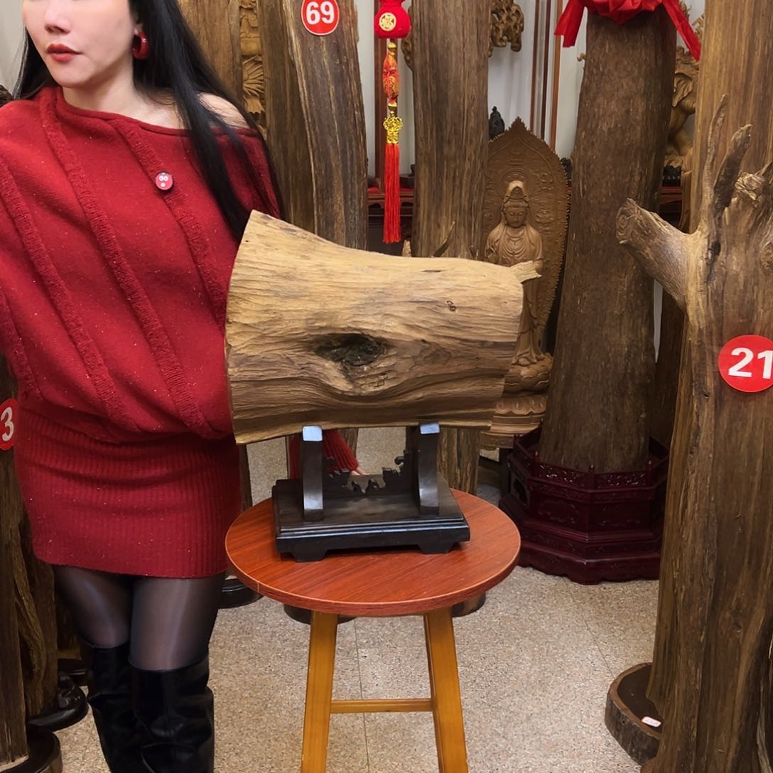 沉香摆件用****1+底座………