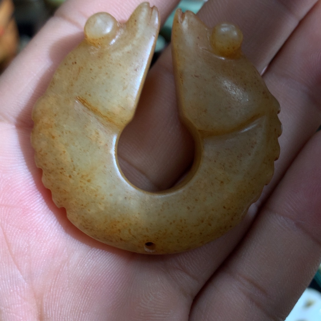 透闪石质玉未镶嵌颈饰
