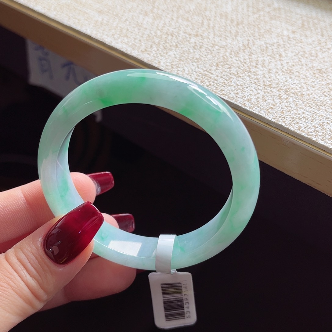 翡翠手镯未镶嵌手镯