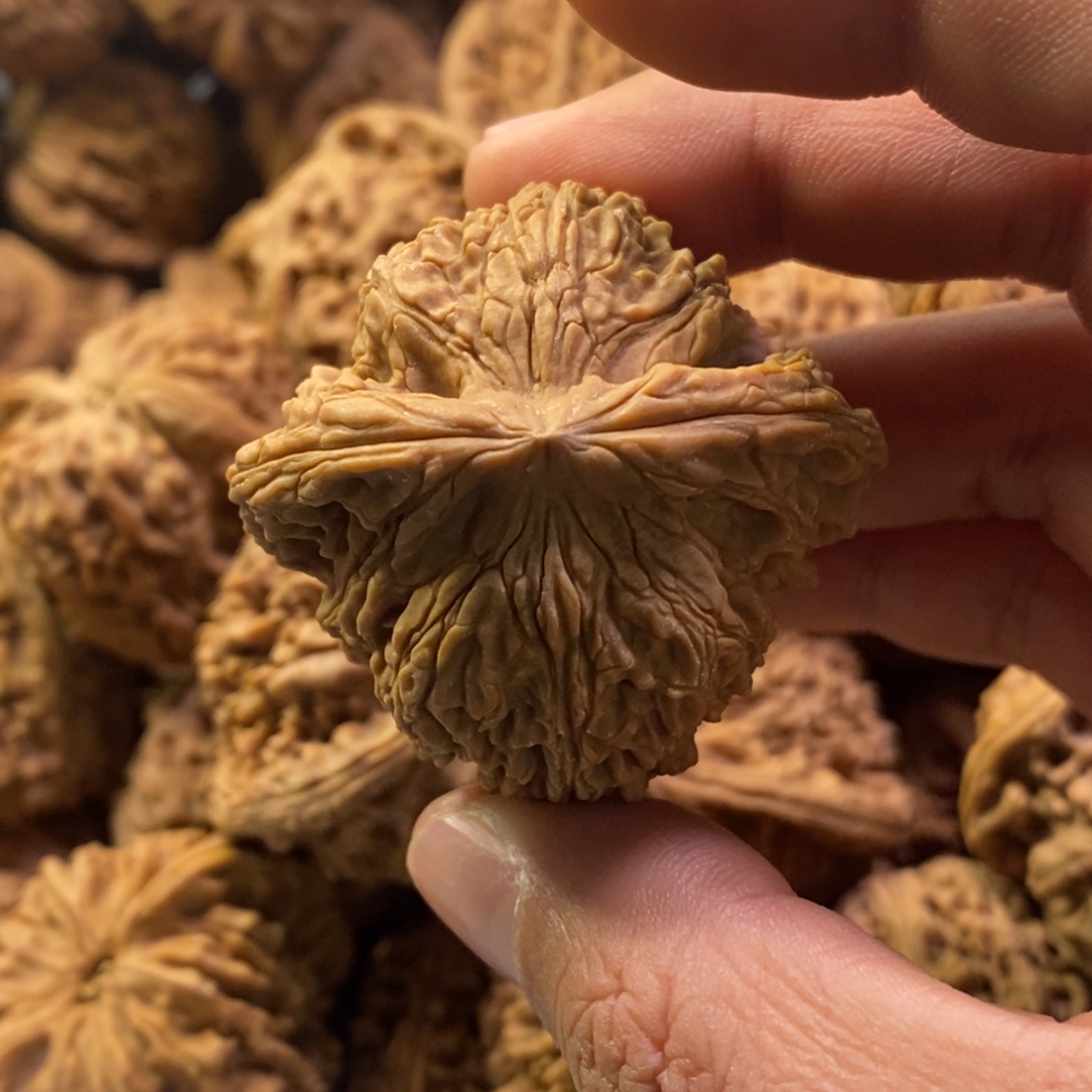 鸿***吊坠文玩核桃南疆