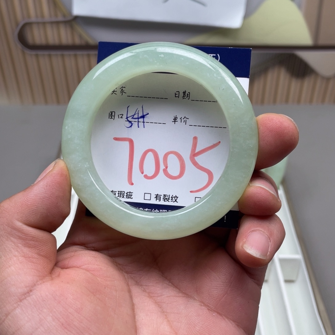 岫玉手镯手镯未镶嵌