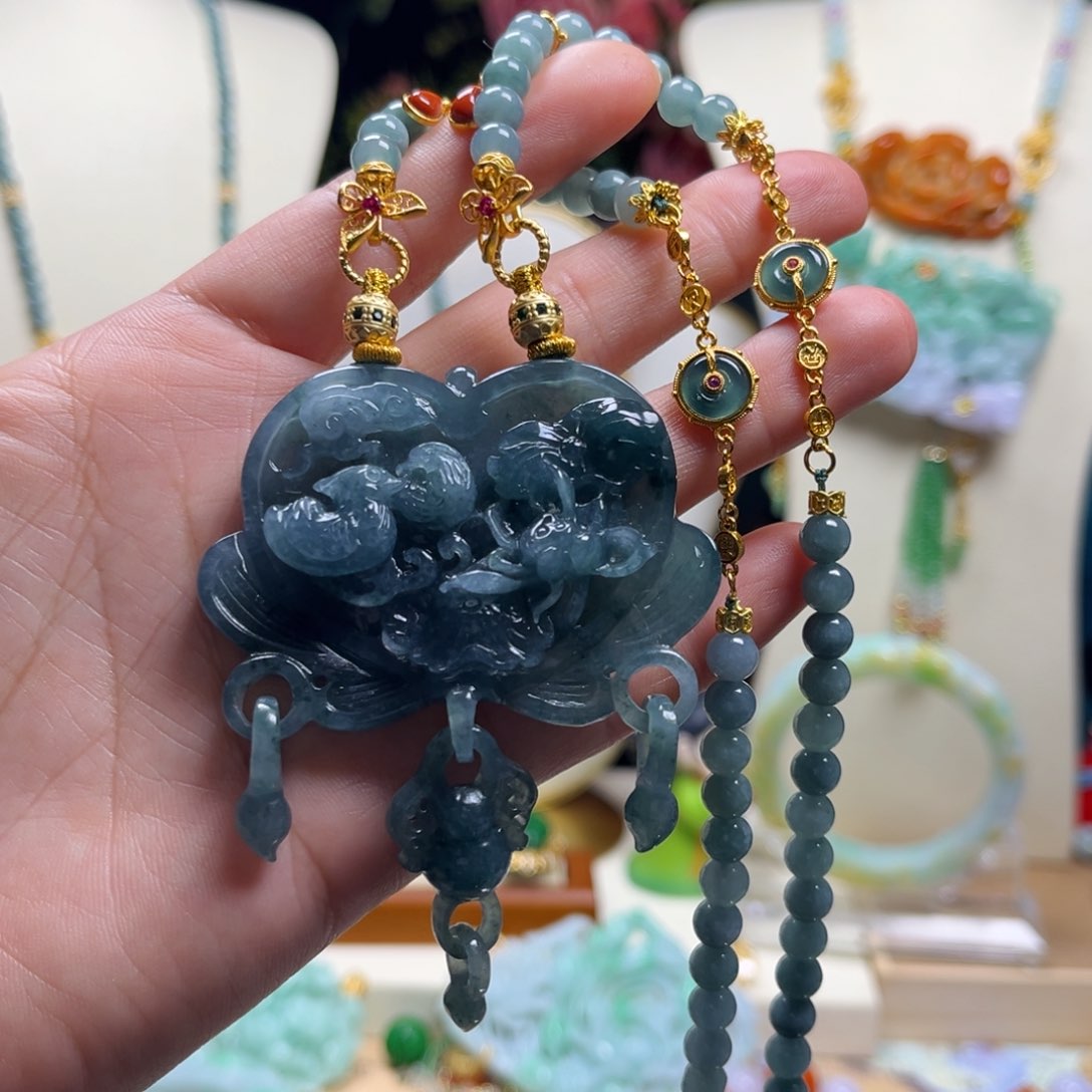 翡翠颈饰未镶嵌天然翡翠