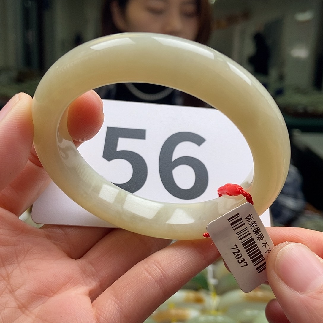 和田玉手镯未镶嵌纹