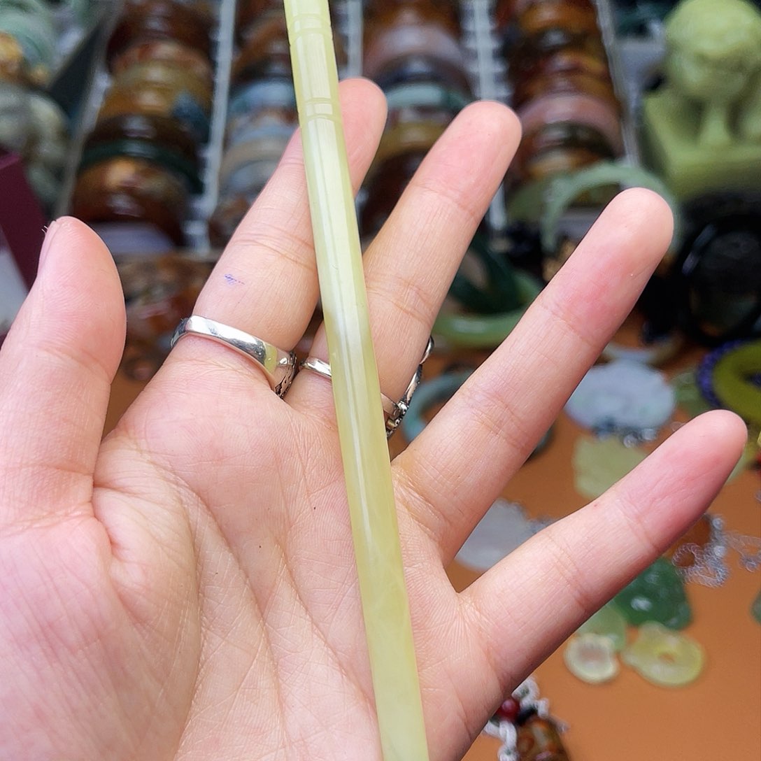 石英质玉颈饰未镶嵌