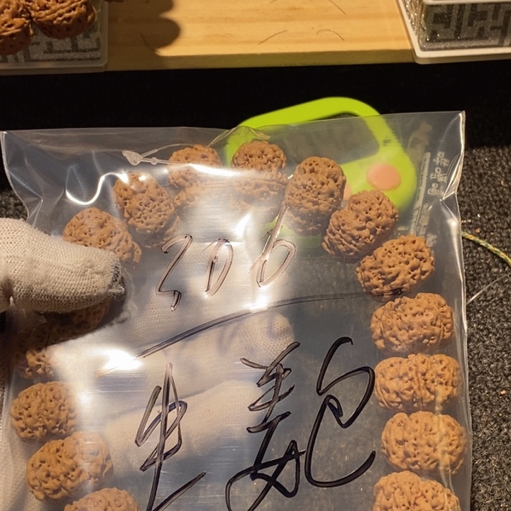 生***发金刚菩提吊坠您可以把他当成孩子看待