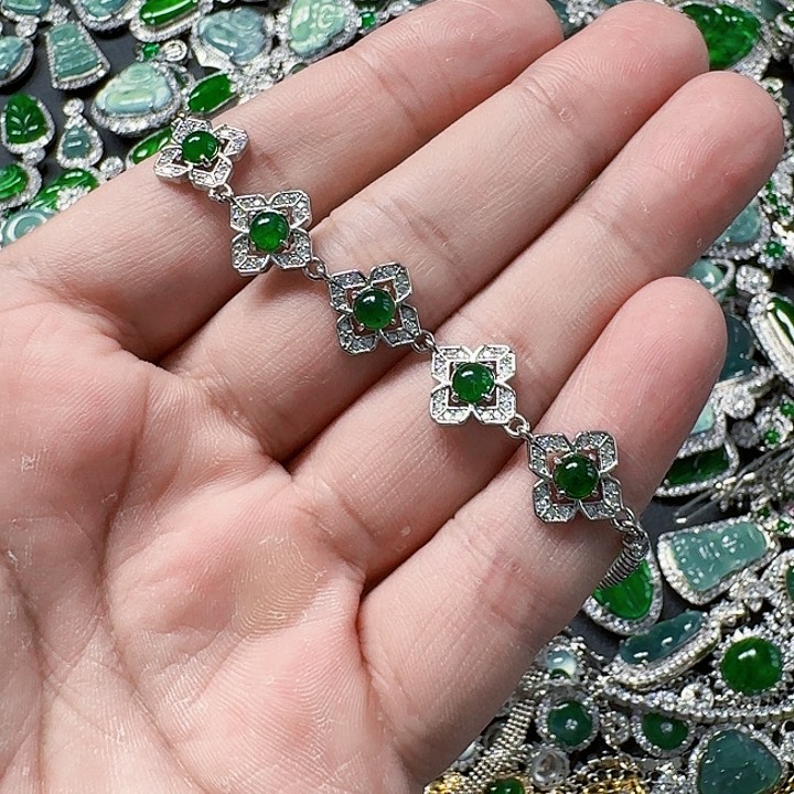 翡翠颈饰未镶嵌天然A货翡翠放漏